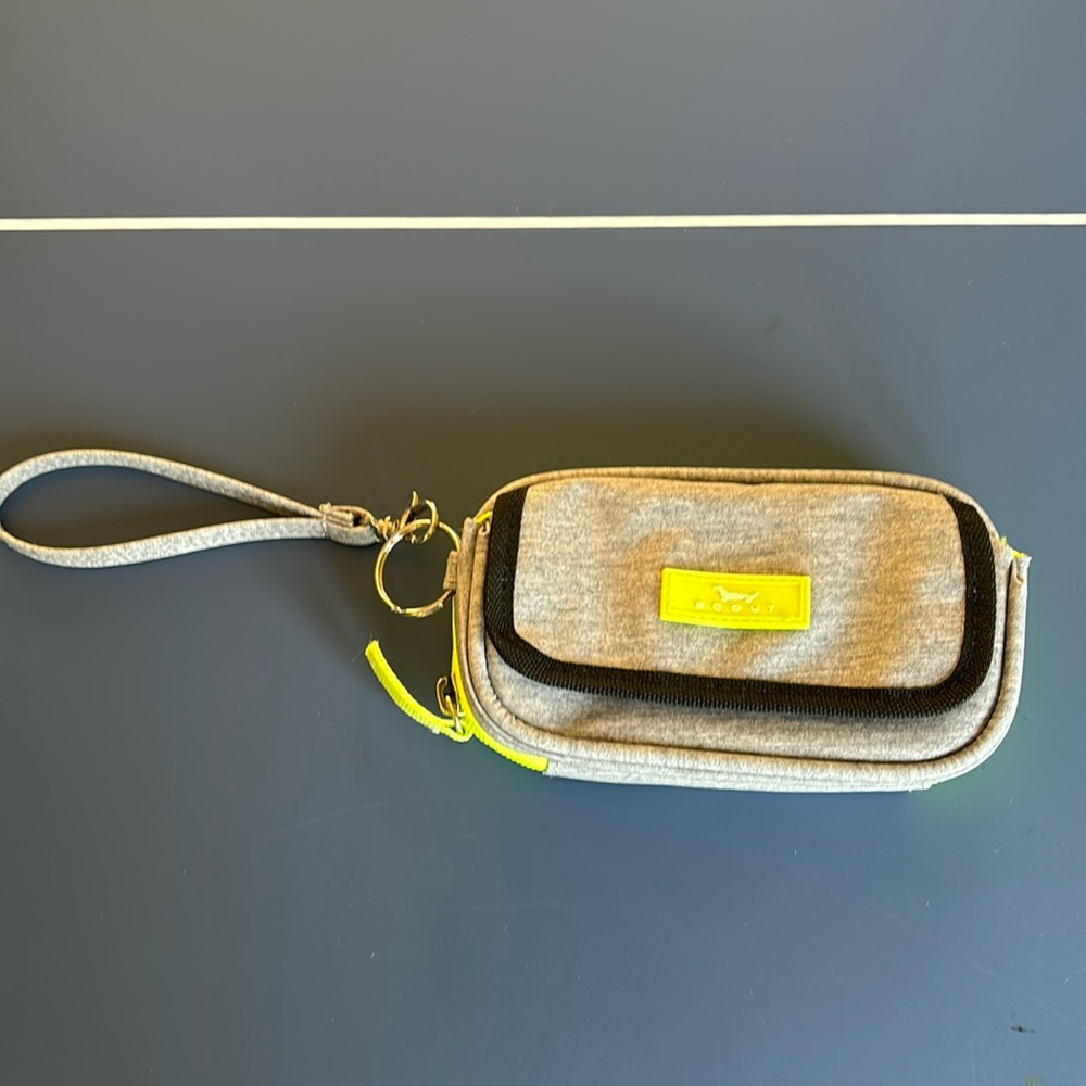 NWOT Scout wristlet in gray